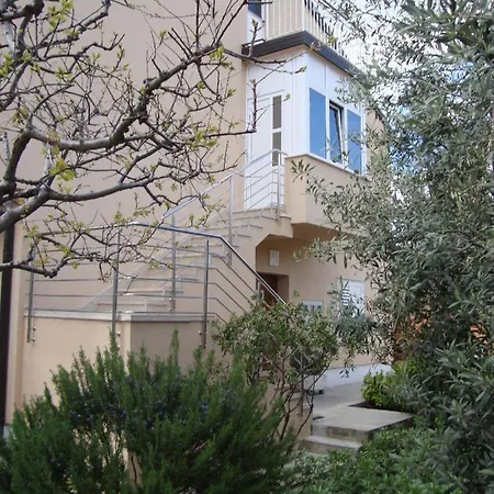 Apartman With A Parking Space Seget Donji, - 11524