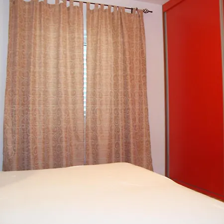 Apartman With A Parking Space Seget Donji, - 11524 *